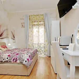 2* Guest house Deluxe And Chilling Jacuzzi